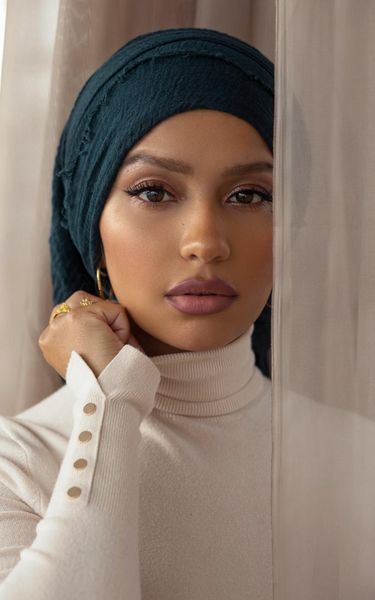 scarves jtvovo 2021 70x175cm muslim women's cotton folds hijab femme musulman thin veil tassel head wrap scarf shawl islam hijabs, Blue;gray
scarves jtvovo 2021 70x175cm muslim women's cotton folds hijab femme musulman thin veil tassel head wrap scarf shawl islam hijabs, Blue;gray