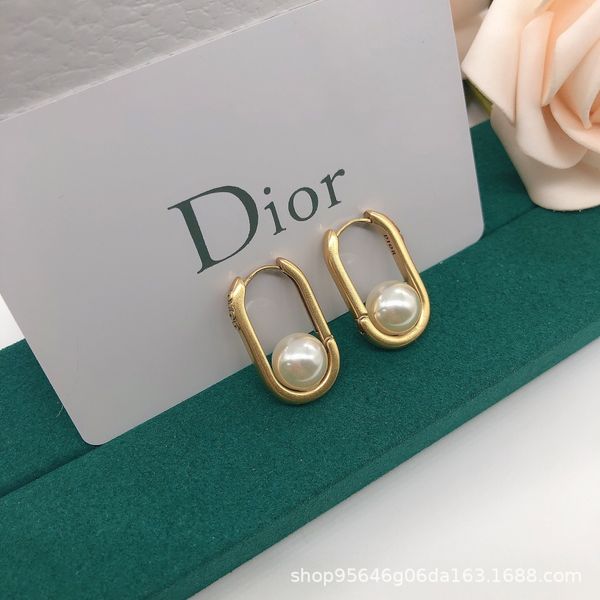 2021 new designer family's 21-year-old earrings fashion korean temperament net red ear accessories small pearl earrings female silver n, Golden
2021 new designer family's 21-year-old earrings fashion korean temperament net red ear accessories small pearl earrings female silver n, Golden