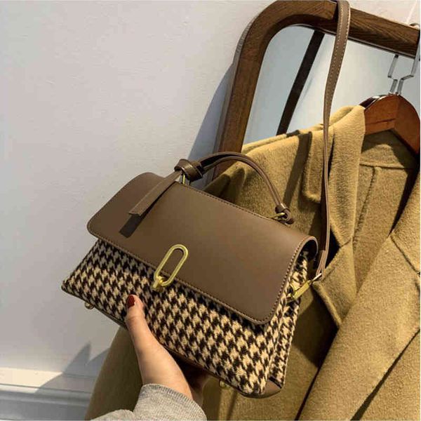 bag female 2021 autumn and winter trend one shoulder small square thousand bird lattice fashion messenger, Black;red
bag female 2021 autumn and winter trend one shoulder small square thousand bird lattice fashion messenger, Black;red