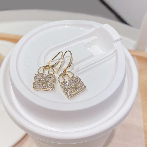 stud 2021 arrival 14k gold plated simple geometric earrings for women luxury jewelry zircon, Golden;silver
stud 2021 arrival 14k gold plated simple geometric earrings for women luxury jewelry zircon, Golden;silver
