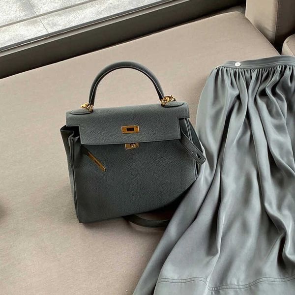 beautiful 2021 new fashion t lychee pattern head leather kelly bag sewn inside bridal one shoulder messenger
beautiful 2021 new fashion t lychee pattern head leather kelly bag sewn inside bridal one shoulder messenger