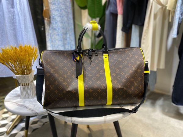 louis den 2021 men's fashion duffel bag leather travel bag men handling luggage gentleman business tote bag shoulder strap
louis den 2021 men's fashion duffel bag leather travel bag men handling luggage gentleman business tote bag shoulder strap