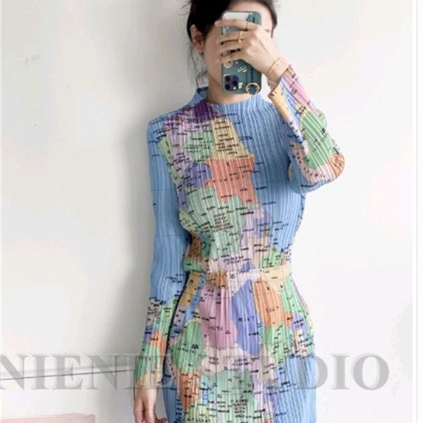 dress miyake fold fashion sleeve stand collar t-shirts + long skirt earth map print two-piece suit, Black;gray
dress miyake fold fashion sleeve stand collar t-shirts + long skirt earth map print two-piece suit, Black;gray