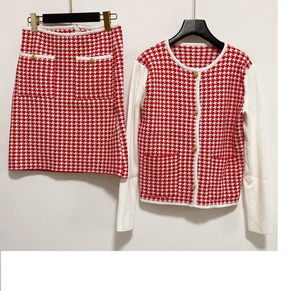 two piece dress 2021 autumn o neck long sleeve panelled sweater and for women's fashion print skirts 2 pieces sets 0912-1, White
two piece dress 2021 autumn o neck long sleeve panelled sweater and for women's fashion print skirts 2 pieces sets 0912-1, White