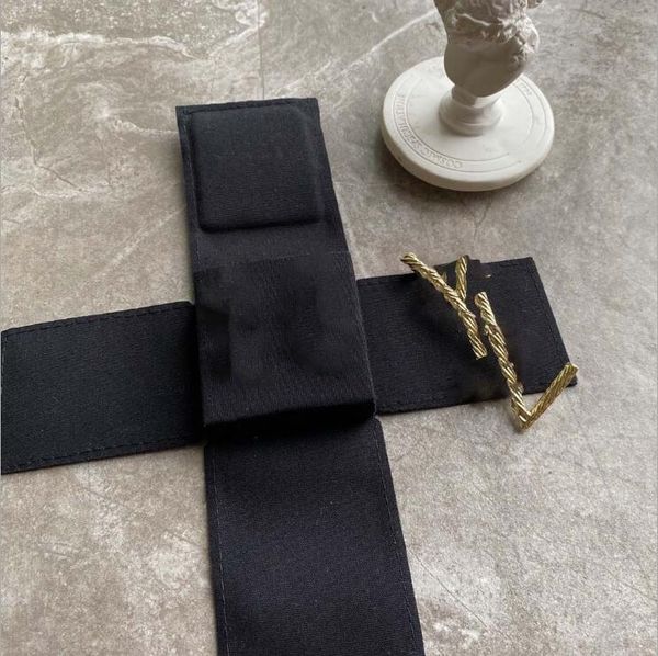2021 selling golden letter brooch, texture and creative features, niche corsage, net red, and fast delivery, Gray
2021 selling golden letter brooch, texture and creative features, niche corsage, net red, and fast delivery, Gray