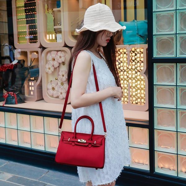 2021 new fashion jelly women's slant span large capacity hand female red bride kelly bag
2021 new fashion jelly women's slant span large capacity hand female red bride kelly bag