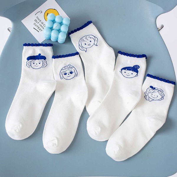 middle autumn and winter cartoon animation college wind red white, Black;white
middle autumn and winter cartoon animation college wind red white, Black;white