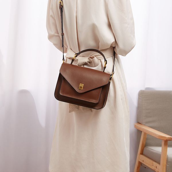 messenger bags messenger bags one shoulder tote bag fashion versatile slung large capacity women's handbag 
messenger bags messenger bags one shoulder tote bag fashion versatile slung large capacity women's handbag