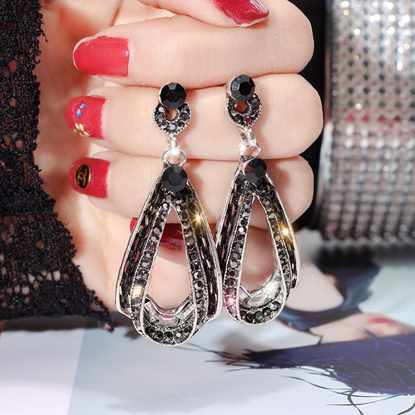 925 sterling silver needle water drop tassel earrings women's diamond personality versatile earrings long earrings
925 sterling silver needle water drop tassel earrings women's diamond personality versatile earrings long earrings