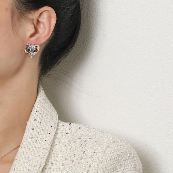 stud korea fashion metal love earrings color zircon ear studs prevent allergy jewelry for woman female 2021 trend, Golden;silver
stud korea fashion metal love earrings color zircon ear studs prevent allergy jewelry for woman female 2021 trend, Golden;silver