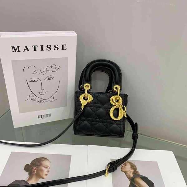 luxury herme handbags and storage diana 2021 new women's d home same mini lingge small fashion temperament one shoulder 
luxury herme handbags and storage diana 2021 new women's d home same mini lingge small fashion temperament one shoulder