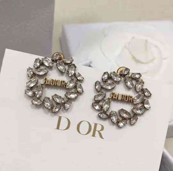 designer luxury fashion pearl charms fashion woman personality retro style 2021 fine jewelry for trend dangle earrings, Red;brown
designer luxury fashion pearl charms fashion woman personality retro style 2021 fine jewelry for trend dangle earrings, Red;brown