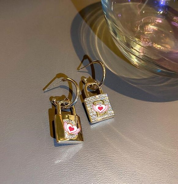 2021 letter dangle & chandelier female diamond lock big brand hong kong trend metal net red temperament earrings fast delivery, Silver
2021 letter dangle & chandelier female diamond lock big brand hong kong trend metal net red temperament earrings fast delivery, Silver