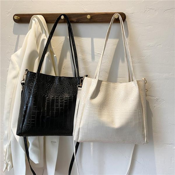 evening bags soft pu leather female bag large capacity women shopping casual ladies solid color one shoulder tote 2021
evening bags soft pu leather female bag large capacity women shopping casual ladies solid color one shoulder tote 2021