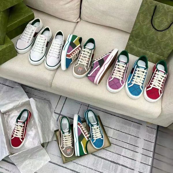 classic tennis 1977 sneakers men casual shoes letters lace up embroidery woman sneaker fashion platform man women canvas shoe size 35-45, Black
classic tennis 1977 sneakers men casual shoes letters lace up embroidery woman sneaker fashion platform man women canvas shoe size 35-45, Black