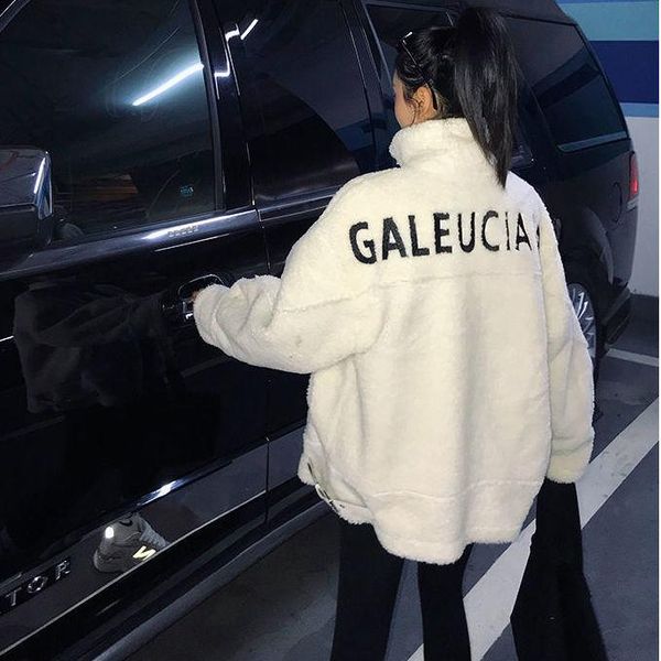 2022 women jackets web celebrity winter fashion lamb fleece outerwear new thick warm letter print cotton coat, Black
2022 women jackets web celebrity winter fashion lamb fleece outerwear new thick warm letter print cotton coat, Black