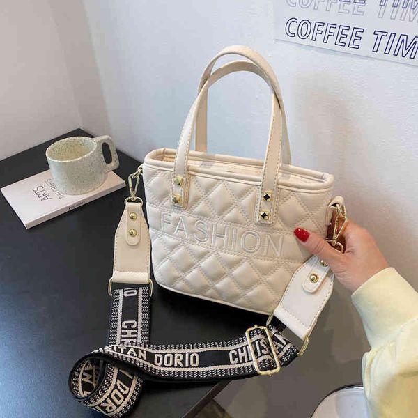 2022 factory outlet summer texture women's fashion versatile single shoulder bag foreign style portable messenger small square bag aknr
2022 factory outlet summer texture women's fashion versatile single shoulder bag foreign style portable messenger small square bag aknr