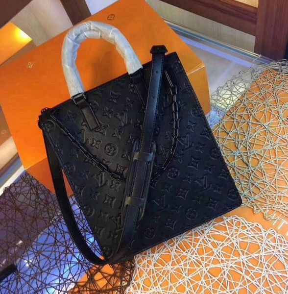 the designers 2021 soft leather women handbag capacity tote bags fashion makeup luxurys brang logo bag -l0367, Red;black
the designers 2021 soft leather women handbag capacity tote bags fashion makeup luxurys brang logo bag -l0367, Red;black