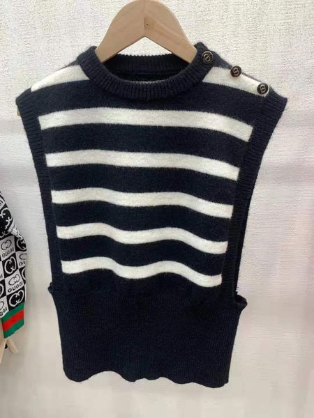 family striped round neck knitted women's 21 new spring and autumn version slim sleeveless sweater vest, White
family striped round neck knitted women's 21 new spring and autumn version slim sleeveless sweater vest, White