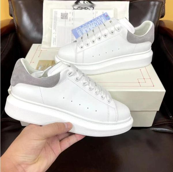 2022 low cut breathable casual shoes leather platform white black blue men women shoe casual designer suede velvet outdoor trainers sneakers
2022 low cut breathable casual shoes leather platform white black blue men women shoe casual designer suede velvet outdoor trainers sneakers