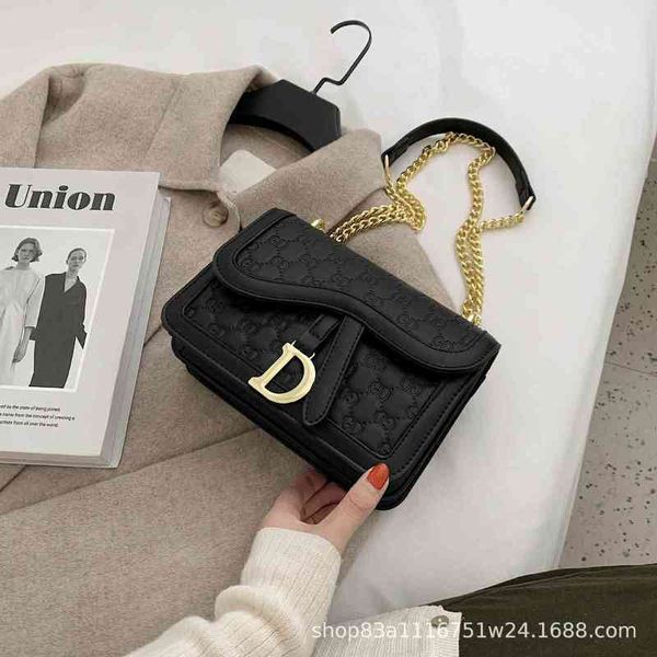 2022 factory wholesale new model autumn winter new high texture embossed small square single shoulder messenger chain women's bags, Black;red
2022 factory wholesale new model autumn winter new high texture embossed small square single shoulder messenger chain women's bags, Black;red