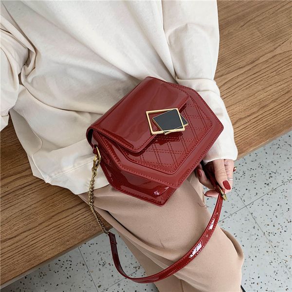 2021 new trend personalized chain foreign style single shoulder texture rhombic lattice messenger bag fashion women's bag
2021 new trend personalized chain foreign style single shoulder texture rhombic lattice messenger bag fashion women's bag