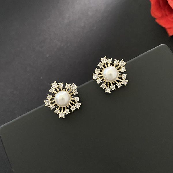 stud korean fashion exquisite zircon mother-of-pearl large pearl earrings for women temperament high-end jewelry gifts, Golden;silver
stud korean fashion exquisite zircon mother-of-pearl large pearl earrings for women temperament high-end jewelry gifts, Golden;silver