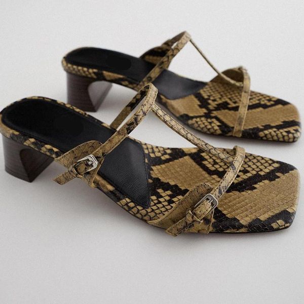 slippers female shoes square heel casual rubber flip flops slides snakeskin med women heels 2021 block luxury animal hawaiian so, Black
slippers female shoes square heel casual rubber flip flops slides snakeskin med women heels 2021 block luxury animal hawaiian so, Black