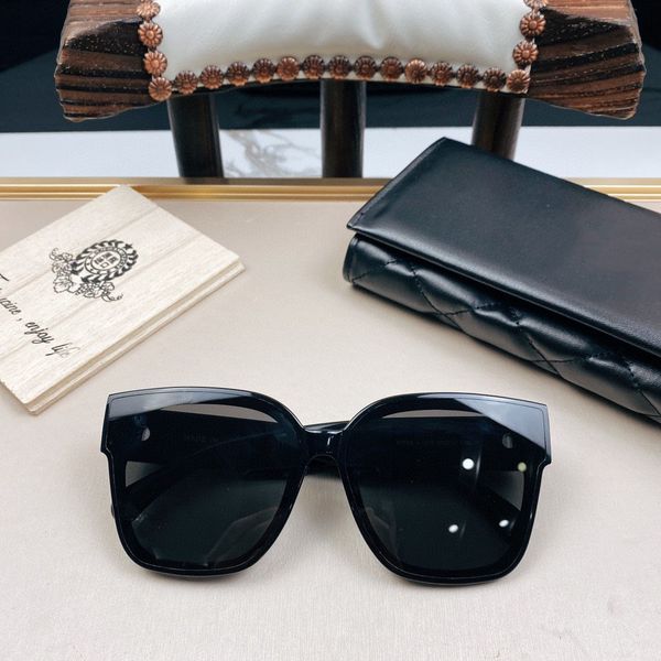 classic retro mens sunglasses fashion design womens glasses luxury brand designer eyeglass simple business style with case uv400 c 5759 size, White;black
classic retro mens sunglasses fashion design womens glasses luxury brand designer eyeglass simple business style with case uv400 c 5759 size, White;black
