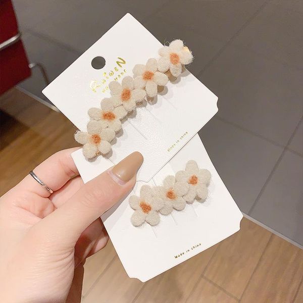 hair accessories korea sweet girl simple beautiful plush flower bb clip fashion women's duckbill headwear
hair accessories korea sweet girl simple beautiful plush flower bb clip fashion women's duckbill headwear