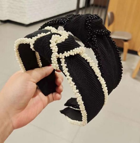 wholesale 22ss 20style letter print headband cloth stripe fashion headwrap wide edge knotted headbands turban hairhoop headwear hair product, Black;brown 
wholesale 22ss 20style letter print headband cloth stripe fashion headwrap wide edge knotted headbands turban hairhoop headwear hair product, Black;brown