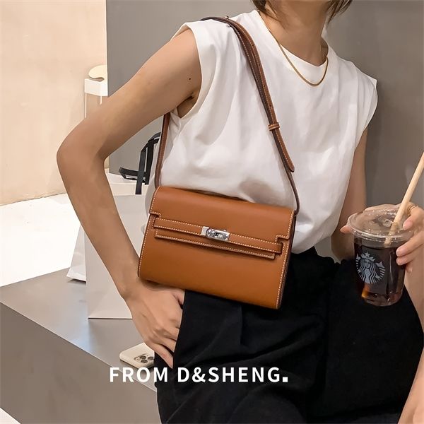 purse carry armpit new women's messenger bag single shoulder chest mobile phone bag
purse carry armpit new women's messenger bag single shoulder chest mobile phone bag