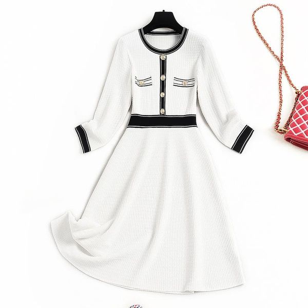 casual dresses european quality women fashion knitted sweater dress 2021 early autumn button decoration contrast color vestido 15129, Black;gray
casual dresses european quality women fashion knitted sweater dress 2021 early autumn button decoration contrast color vestido 15129, Black;gray