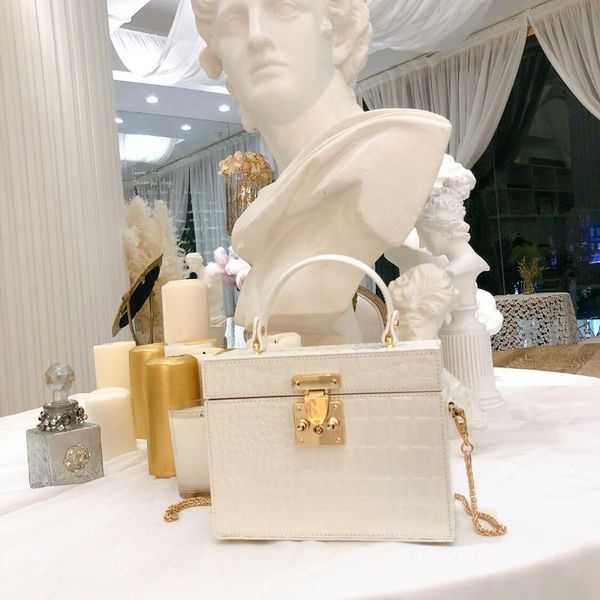 women's bag in spring and summer of 2021 south korea lock box small square net red temperament portable one shoulder cross body
women's bag in spring and summer of 2021 south korea lock box small square net red temperament portable one shoulder cross body