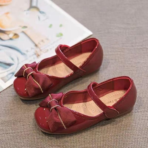 flat shoes 2021 spring and autumn girls' single children' baby red leather princess soft sole, Black;grey
flat shoes 2021 spring and autumn girls' single children' baby red leather princess soft sole, Black;grey