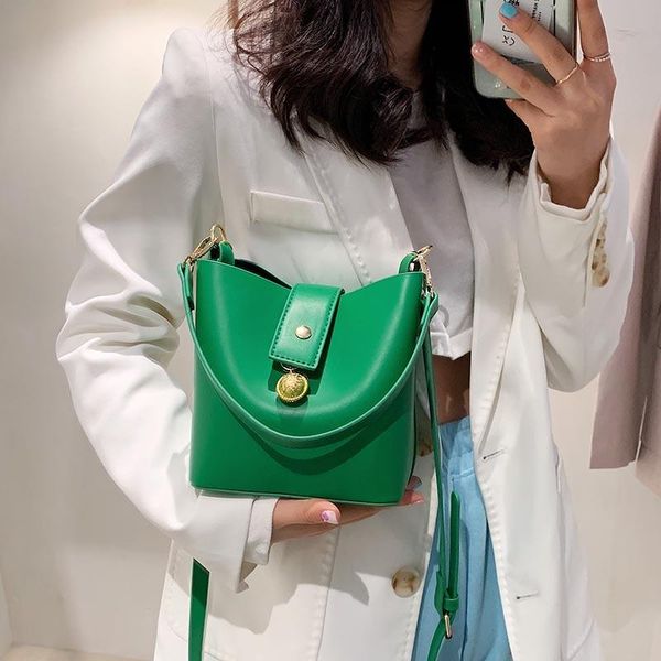 evening bags elegant and fashionable bucket bag 2021 spring french style shoulder with novel texture, lady messenger
evening bags elegant and fashionable bucket bag 2021 spring french style shoulder with novel texture, lady messenger