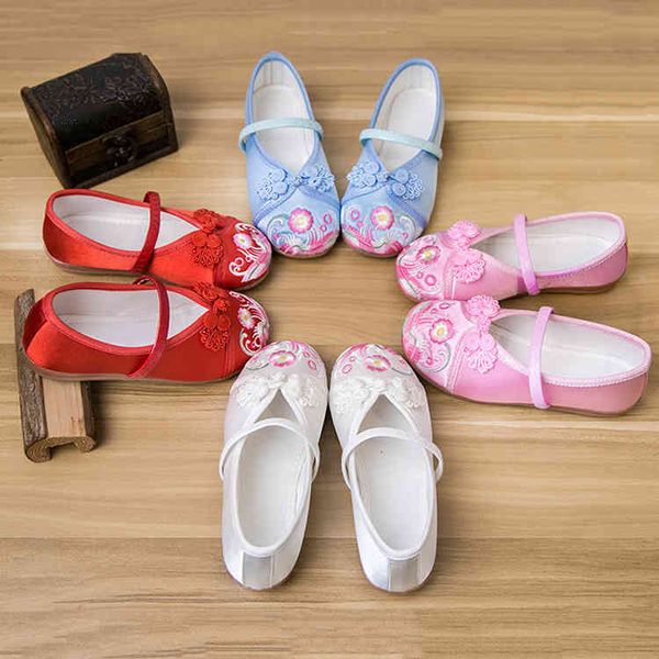 walker toddler shoes girls' embroidered shoes ethnic children's hanfu old beijing cloth handmade antique student performance
walker toddler shoes girls' embroidered shoes ethnic children's hanfu old beijing cloth handmade antique student performance