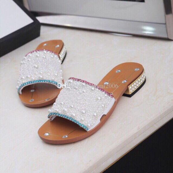 2021 women's rhinestone low-heel slippers black pearl designer work summer women's sandals dress shoes classic trend fashion
2021 women's rhinestone low-heel slippers black pearl designer work summer women's sandals dress shoes classic trend fashion