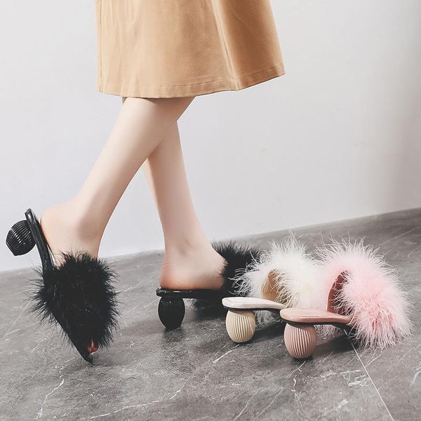 slippers ostrich feather round high heels outwear women open toe fur slides anti-skid trendy square sandals mujer 2021, Black
slippers ostrich feather round high heels outwear women open toe fur slides anti-skid trendy square sandals mujer 2021, Black
