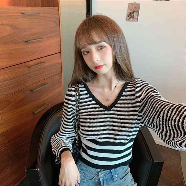 woman autumn waist trimming short womens sweater striped v neck pullover long sleeved for women, White;black
woman autumn waist trimming short womens sweater striped v neck pullover long sleeved for women, White;black