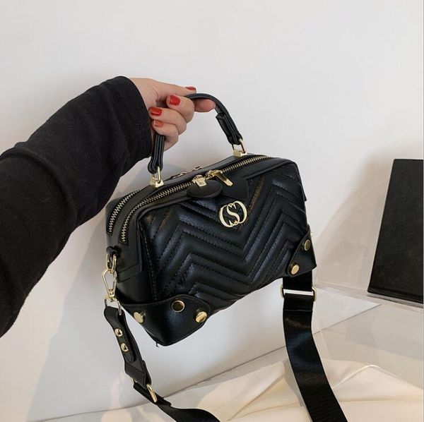 factory wholesale women bag elegant atmospheric stripe handbag double zipper fashion boston bags solid color joker black plaid womens handba, Black;red
factory wholesale women bag elegant atmospheric stripe handbag double zipper fashion boston bags solid color joker black plaid womens handba, Black;red