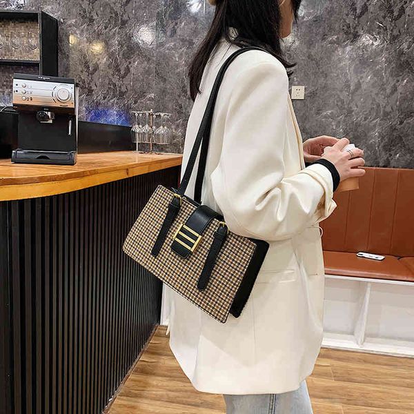 and winter new large capacity portable shoulder bag women's tote bag lattice underarm purses luxury
and winter new large capacity portable shoulder bag women's tote bag lattice underarm purses luxury