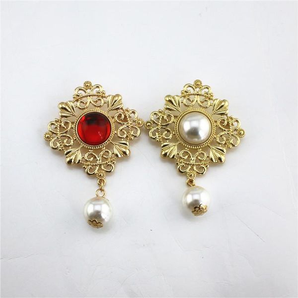 pins, brooches european and american retro style hollow pattern large imitation pearl fashion delicate brooch, Gray
pins, brooches european and american retro style hollow pattern large imitation pearl fashion delicate brooch, Gray