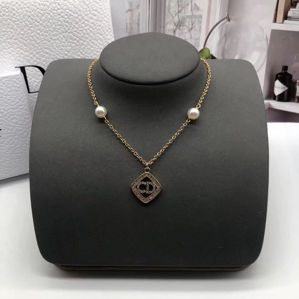 2021 luxury designer jewelry 21 pearl necklace, flash diamond letter clavicle chain, simple and elegant temperament, fashionable design, thr, Silver
2021 luxury designer jewelry 21 pearl necklace, flash diamond letter clavicle chain, simple and elegant temperament, fashionable design, thr, Silver