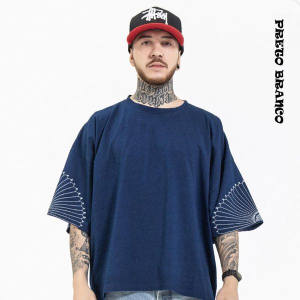 men's t-shirts preto branco tee for men/women blue hirata embroidered pattern short sleeve hip hop loose vibe style high street t-shirt, White;black
men's t-shirts preto branco tee for men/women blue hirata embroidered pattern short sleeve hip hop loose vibe style high street t-shirt, White;black