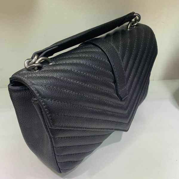 european and american womens postman bags versatile v-pattern handbag fashion retro texture shoulder bag fashions luxury small square totes
european and american womens postman bags versatile v-pattern handbag fashion retro texture shoulder bag fashions luxury small square totes