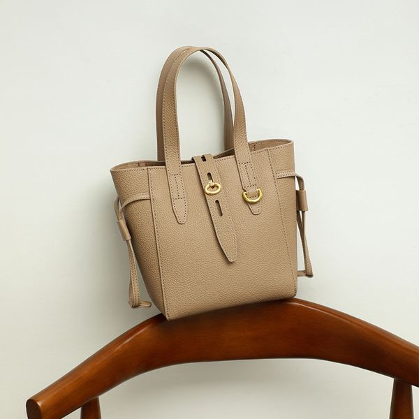 viney bag women's 2021 new tote bag messenger autumn and winter leather high texture hand-held shoulder
viney bag women's 2021 new tote bag messenger autumn and winter leather high texture hand-held shoulder