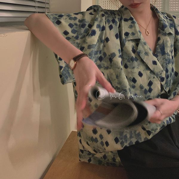 rhombus plaid chiffon shirt 2021 summer new fashion blusas retro short sleeve blouse double breasted printed suit collar top, White
rhombus plaid chiffon shirt 2021 summer new fashion blusas retro short sleeve blouse double breasted printed suit collar top, White