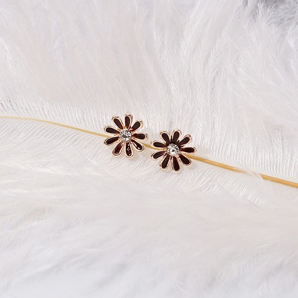 south korea east gate exquisite diamond inlaid daisy flower small earring net red temperament versatile girl oil drop earrings, Golden
south korea east gate exquisite diamond inlaid daisy flower small earring net red temperament versatile girl oil drop earrings, Golden