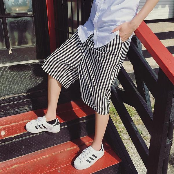 men's pants 2021 clothing black and white stripe loose straight knee-length big crotch casual capris singer costumes
men's pants 2021 clothing black and white stripe loose straight knee-length big crotch casual capris singer costumes